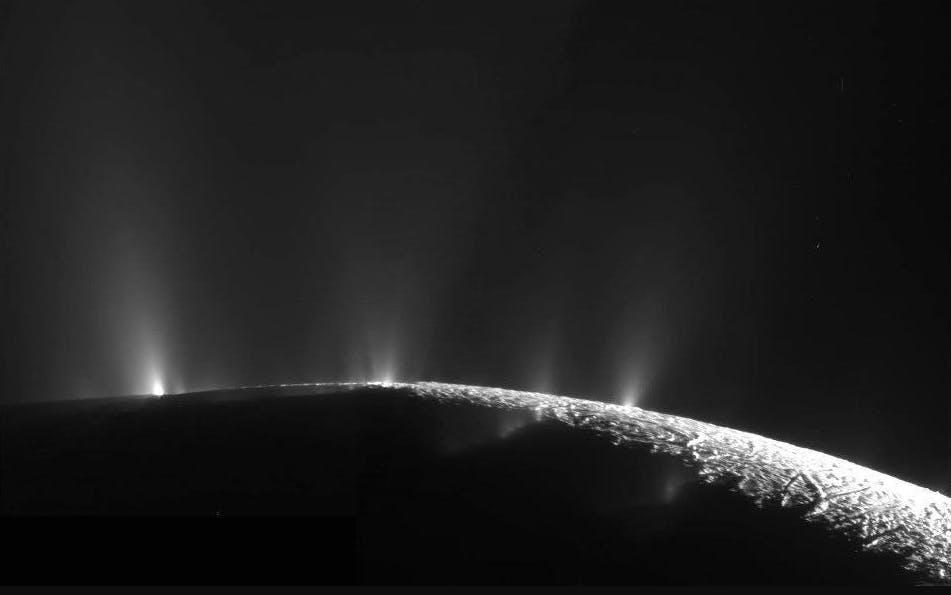 Descubren Nuevos Compuestos Orgánicos en la luna Encelado