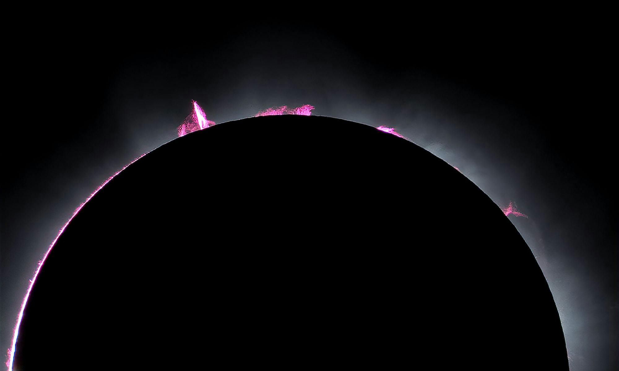 Prominencias solares durante un Eclipse Total
